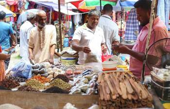 শেষ সময়ে জমজমাট মসলার বাজার