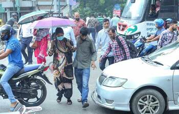 চিরচেনা রূপে ফিরছে রাজধানী