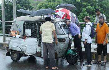 থেমে থেমে বৃষ্টিতে ভোগান্তি