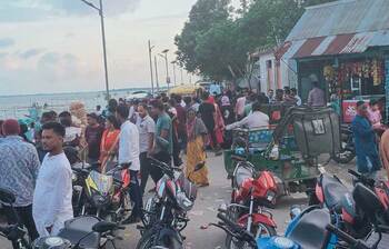 হাওরে ছুটছেন পর্যটকেরা