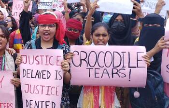 স্লোগানে মুখর ঢাকা-রাজশাহী মহাসড়ক