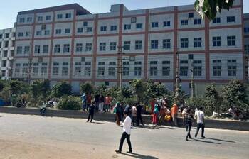 শ্রমিকদের অবরোধে দুর্ভোগ চরমে