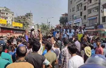 দয়াগঞ্জে অটোরিকশাচালকদের সড়ক অবরোধ