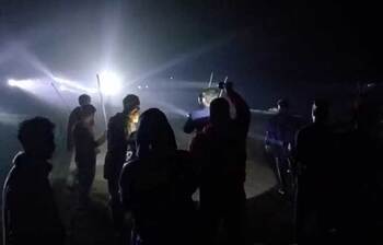 টর্চলাইট জ্বালিয়ে সংঘর্ষ, আহত অর্ধশত