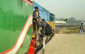 ট্রেন চলাচল শুরু, স্টেশনে নেই যাত্রীদের ভিড়