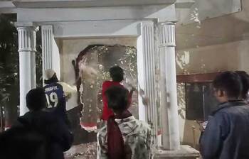 মিরসরাইয়ে শেখ মুজিবের ম্যুরাল ভাঙচুর