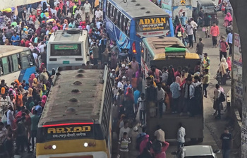 ভোর থেকেই অপেক্ষা, গন্তব্য এখনো বহু দূর