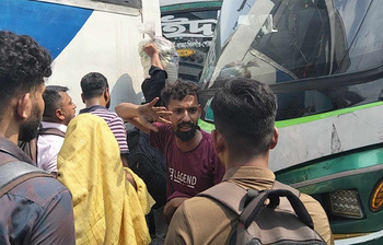 এক বাস, এক গন্তব্য-তবু ভাড়া তিন রকম!