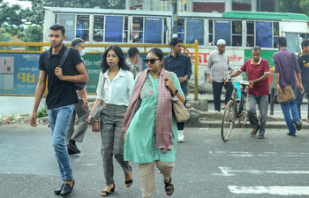 ফাঁকা শহর পেরিয়ে ঢাকায় ফিরছে জীবনের কোলাহল