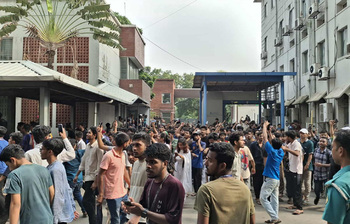 উত্তপ্ত সচিবালয়, পুলিশের লাঠিচার্জে ছত্রভঙ্গ শিক্ষার্থীরা