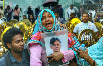 ছবিতে আটকে থাকা এক মায়ের সমুদ্রসম শোক
