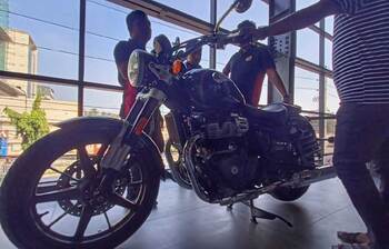 বিশ্বজুড়ে জনপ্রিয়তার শীর্ষে রয়্যাল এনফিল্ড