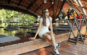 থাইল্যান্ডে কী করছেন মিম?