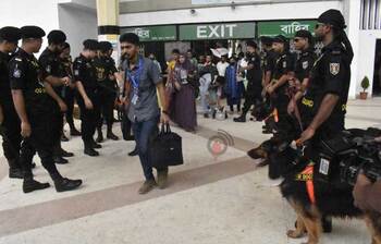 কমলাপুরে কমিউটার ট্রেনের টিকিট নিতে দীর্ঘ সারি