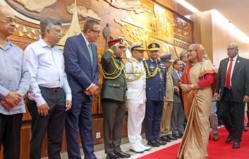 চীনের পথে প্রধানমন্ত্রী