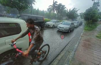 রাজধানীতে ঝুম বৃষ্টি