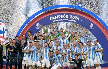 মেসির কান্নার পর হাসি ফোটালেন মার্তিনেজ