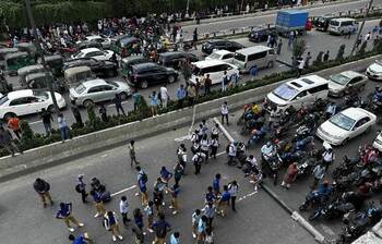 থমকে আছে রাজধানী