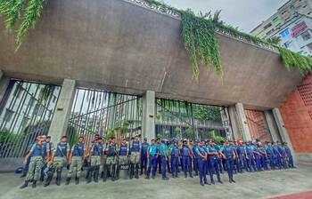 রাজধানীর মোড়ে মোড়ে পুলিশ