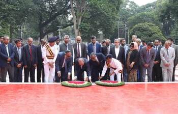 শহীদদের শ্রদ্ধা জানালেন প্রধান বিচারপতি