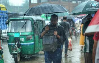 বৃষ্টিভেজা নগর জীবন