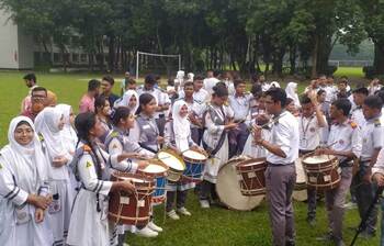 বাঁধভাঙা উচ্ছ্বাসে মেতেছেন আদমজীর শিক্ষার্থীরা