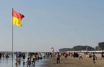 হেমন্তের শান্ত সৈকত