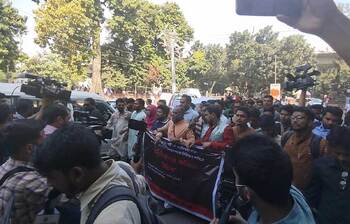 ঢাবিতে ‘ফ্যাসিবাদের কফিন মিছিল’