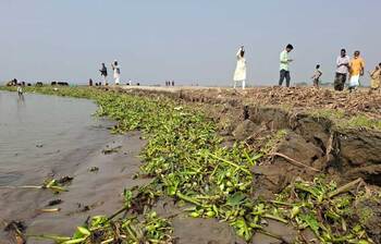 মাটি গায়েব, জীবন অনিশ্চিত