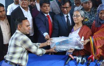 ইলিশ বিক্রির উদ্বোধনী অনুষ্ঠানে মৎস্য উপদেষ্টা