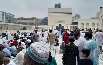 বায়তুল মোকাররমে মুসল্লির ঢল