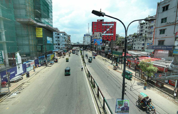 অভিমানী রোদের নিচে ক্লান্ত শহর