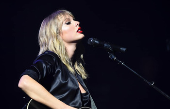 টেলর সুইফটের সেরা ৫ গান