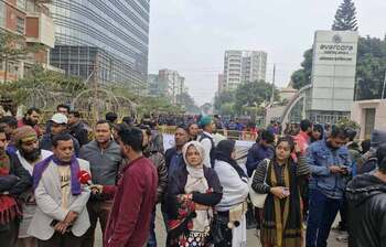 নেত্রীকে শেষবারের মতো দেখার অপেক্ষায় নেতাকর্মীরা