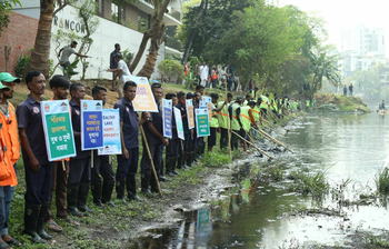গুলশান লেকে পরিচ্ছন্নতা কার্যক্রম শুরু
