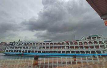 নিষ্প্রাণ সদরঘাট