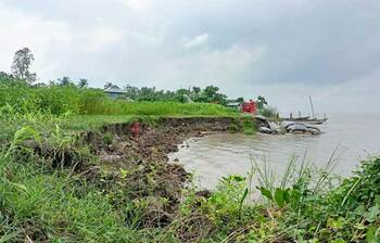 বেড়িবাঁধ চান পদ্মাপাড়ের বাসিন্দারা