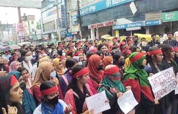 রংপুরে শিক্ষার্থীদের সঙ্গে পথে নেমেছেন অভিভাবকরাও