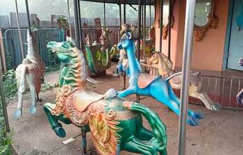 শিশুপার্কটি এখন পরিত্যক্ত