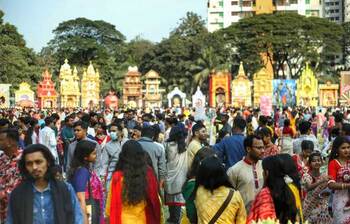 জাঁকজমকপূর্ণ সরস্বতী পূজা