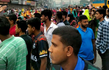 গাজীপুরে শ্রমিকদের অবরোধ, ভোগান্তি চরমে