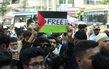 গাজায় হামলার প্রতিবাদে রাজপথে ছাত্র-জনতা