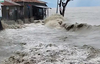 প্লাবিত নোয়াখালীর নিম্নাঞ্চল