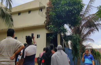 মানুষের কৌতূহলে স্থবির মাইলস্টোন