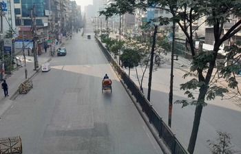 ভোটের দিনে রাজধানীর সড়কে ঈদের আমেজ