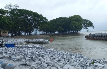 চাঁদপুরে রিমালের প্রভাবে বন্ধ নৌচলাচল