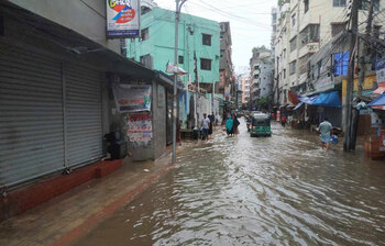 জলমগ্ন ঢাকা