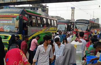 ঢাকা-চট্টগ্রাম মহাসড়কে বেড়েছে যাত্রীর চাপ