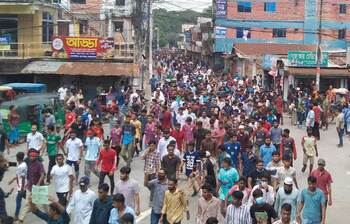 এ যেন জনসমুদ্র