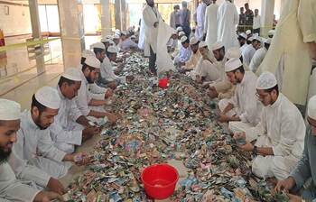 টাকায় ভরপুর পাগলা মসজিদের দানবাক্স